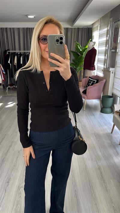 Önü Düğmeli Kaşkorse Siyah Bluz