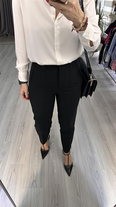 ÖNÜ FLATOLU SİYAH PANTOLON