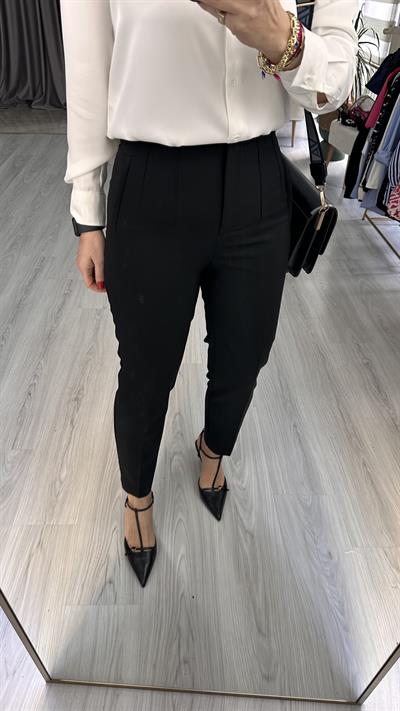 ÖNÜ FLATOLU SİYAH PANTOLON