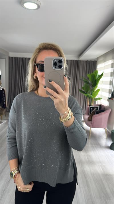 Önü Komple Taşlı İpek Dokuda Gri Triko