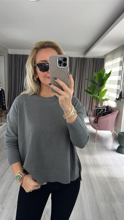 Önü Komple Taşlı İpek Dokuda Gri Triko