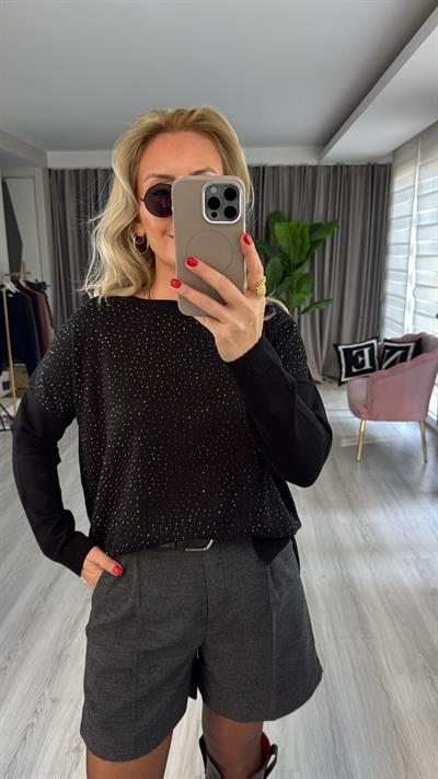 Önü Komple Taşlı İpek Dokuda Siyah Triko