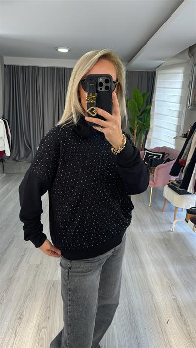 Önü Taşlı Kapişonlu Siyah Sweatshirt