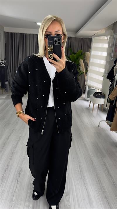 Önü Ve Kolları Taş İşlemeli, Cepli Siyah Triko Ceket