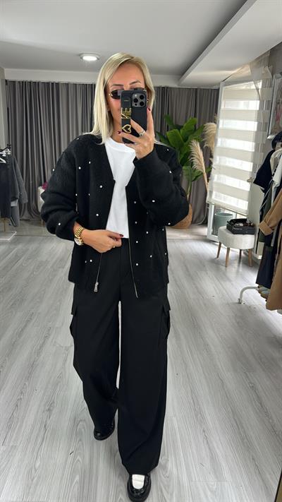 Önü Ve Kolları Taş İşlemeli, Cepli Siyah Triko Ceket