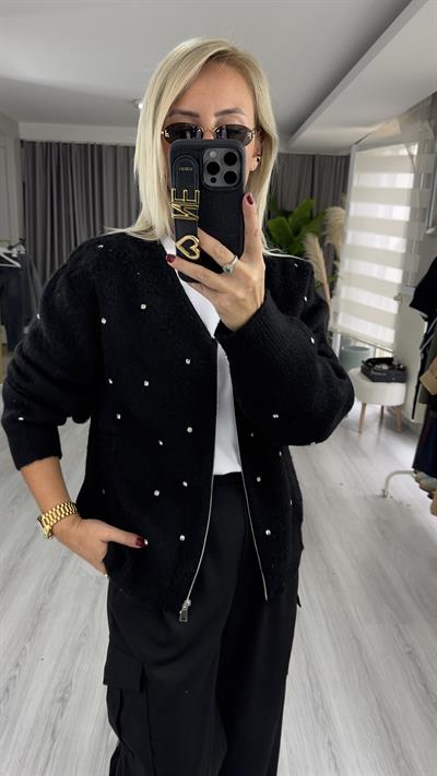 Önü Ve Kolları Taş İşlemeli, Cepli Siyah Triko Ceket