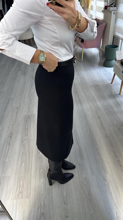 Önü Yırtmaçlı Siyah Kalem Etek