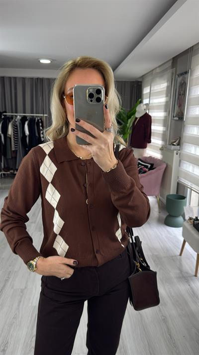 Orijinal Marka Kahve Ekru Baklava Desen Triko Hırka