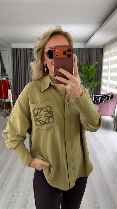 Marka Logo Cep Detaylı %100 Cotton Yağ Yeşili Gömlek