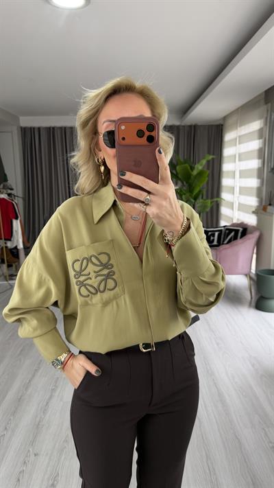 Marka Logo Cep Detaylı %100 Cotton Yağ Yeşili Gömlek
