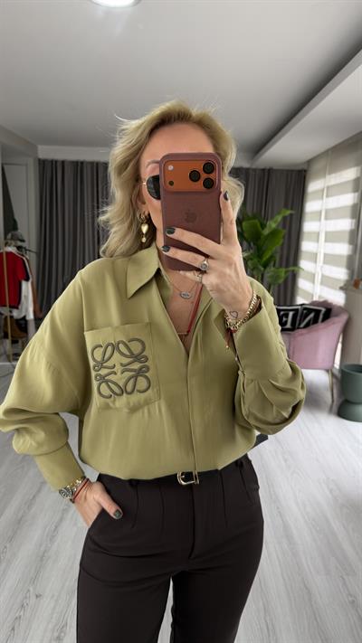 Marka Logo Cep Detaylı %100 Cotton Yağ Yeşili Gömlek