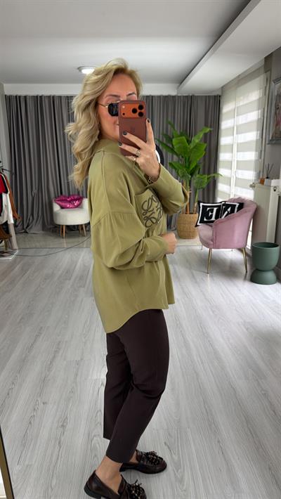 Marka Logo Cep Detaylı %100 Cotton Yağ Yeşili Gömlek