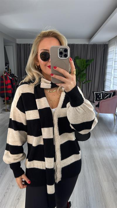 Orijinal Model Atkılı Bej Siyah Triko