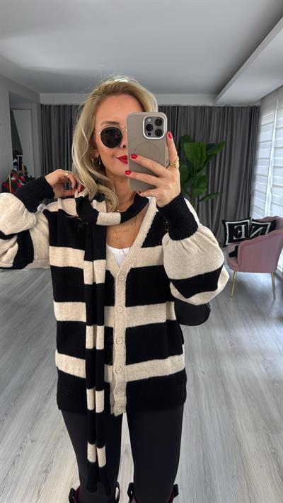 Orijinal Model Atkılı Bej Siyah Triko