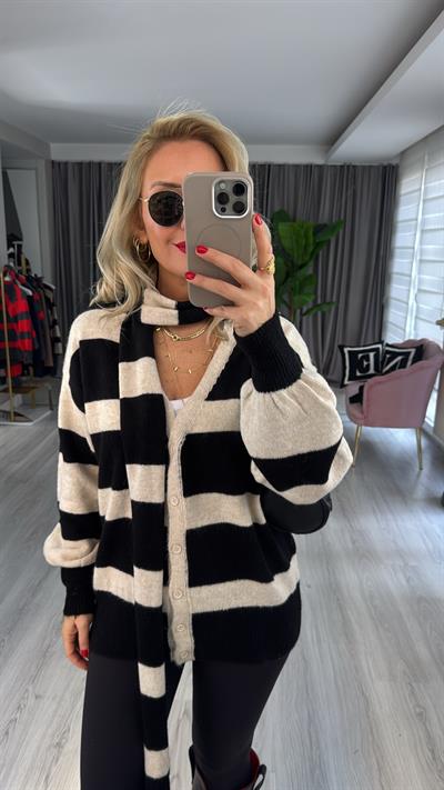 Orijinal Model Atkılı Bej Siyah Triko