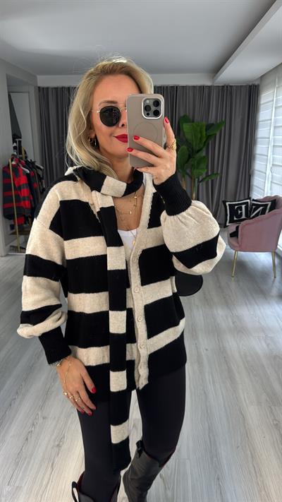 Orijinal Model Atkılı Bej Siyah Triko