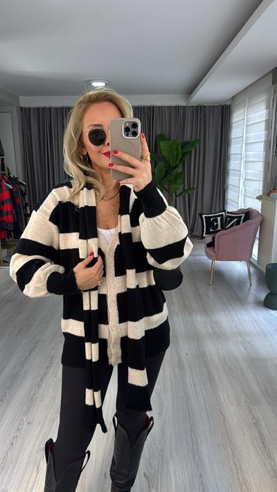 Orijinal Model Atkılı Bej Siyah Triko