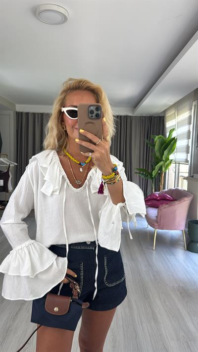 Orijinal Model Fırfır Detaylı Beyaz Bluz