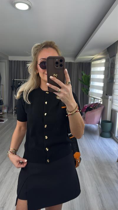 Orijinal Model Gold Düğmeli Kısa Kollu Siyah Triko