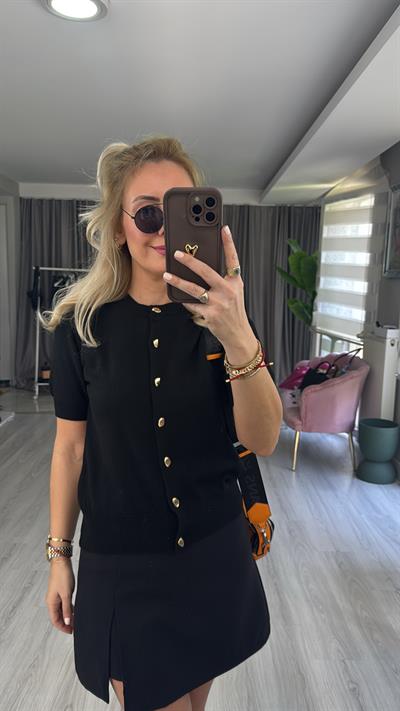 Orijinal Model Gold Düğmeli Kısa Kollu Siyah Triko