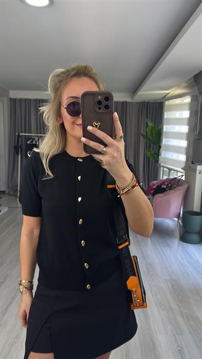 Orijinal Model Gold Düğmeli Kısa Kollu Siyah Triko
