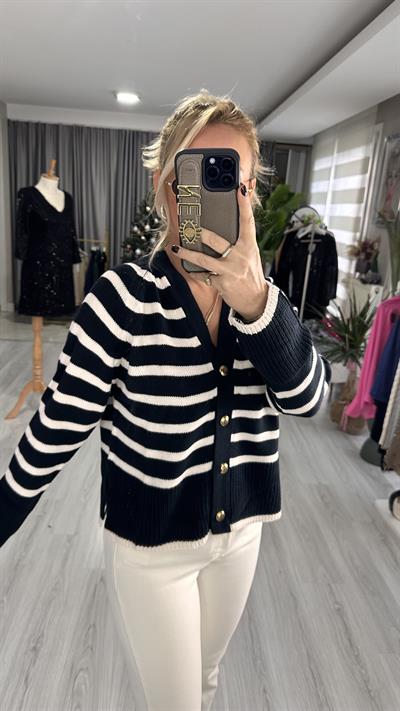 ORJİNAL MARKA YANDAN YIRTMAÇLI GOLD DÜĞME DETAYLI LACİVERT ÇİZGİLİ HIRKA