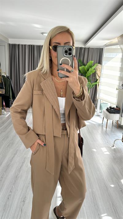 Orjinal Model Camel Crop Ceket Mix Pantolon Takım