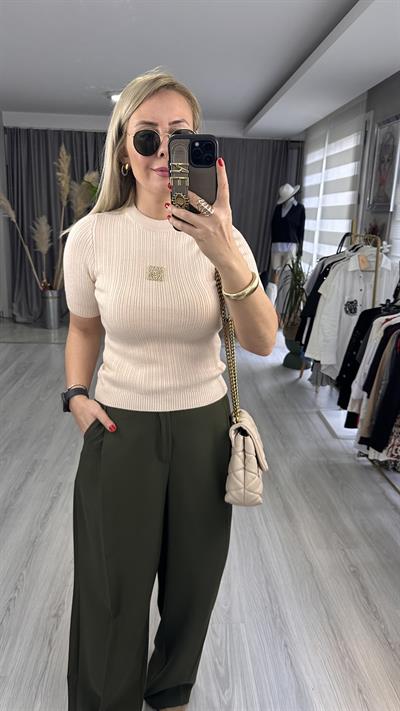 ORJİNAL MODEL GOLD BROŞ DETAYLI BEJ TRİKO