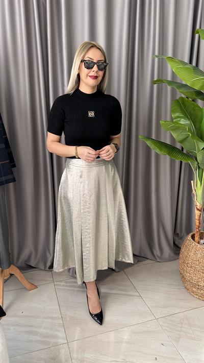 ORJİNAL MODEL GOLD BROŞ DETAYLI SİYAH TRİKO