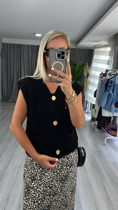 Orjinal Model Gold Düğme Detaylı Siyah Yelek