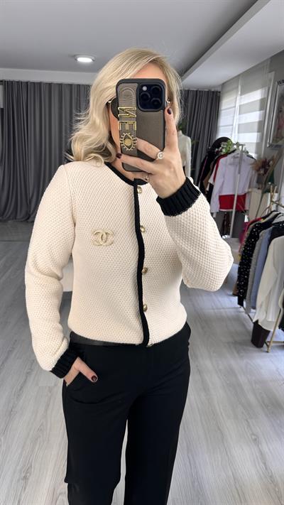 ORJİNAL MODEL, GOLD DÜĞMELİ EKRU TRİKO CEKET
