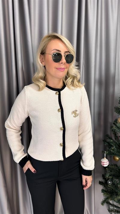 ORJİNAL MODEL, GOLD DÜĞMELİ EKRU TRİKO CEKET