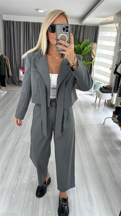 Orjinal Model Gri Crop Ceket Mix Pantolon Takım