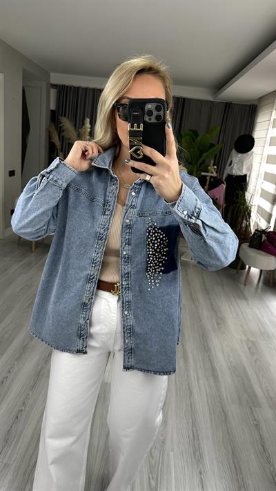 ORJİNAL MODEL KRİSTAL TAŞ DETAYLI DENİM GÖMLEK