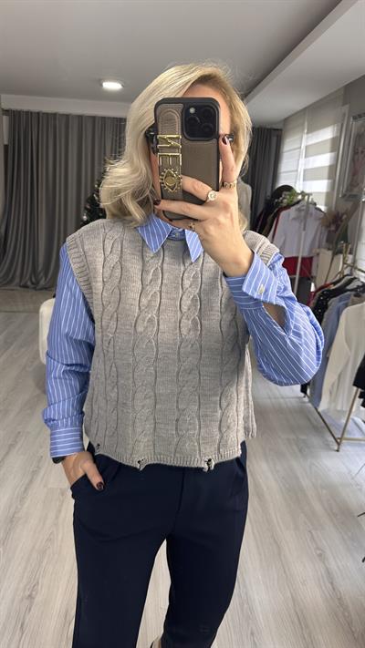 ORJİNAL MODEL MAVİ POPLİN GÖMLEK DETAYLI GRİ TRİKO