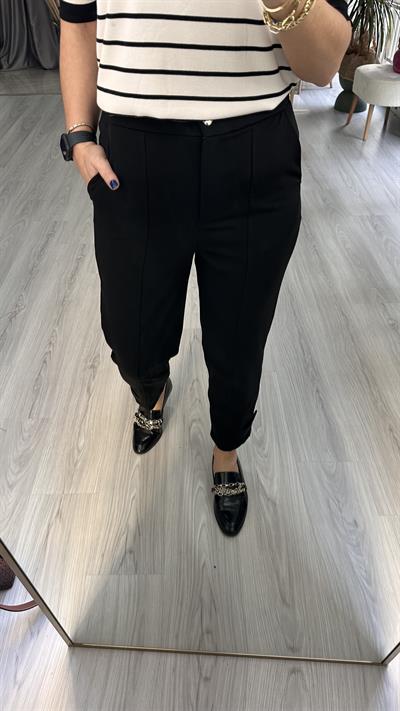 ORJİNAL MODEL, PAÇASI DÜĞMELİ, BELİ LASTİKLİ SİYAH PANTOLON