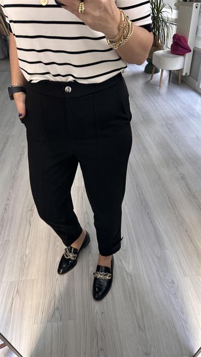 ORJİNAL MODEL, PAÇASI DÜĞMELİ, BELİ LASTİKLİ SİYAH PANTOLON