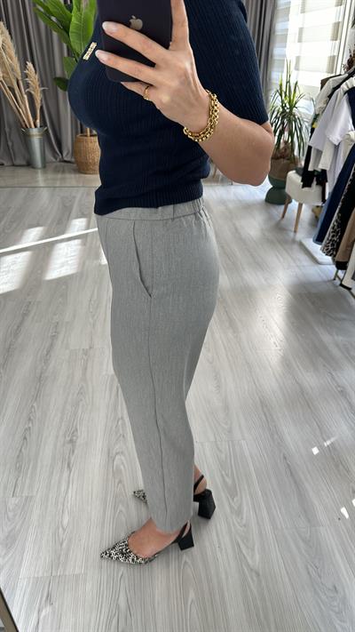 ORJİNAL MODEL, PAÇASI DÜĞMELİ, BELİ LASTİKLİ GRİ PANTOLON