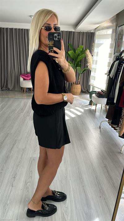 Kemerli, Pileli Siyah Şort Etek
