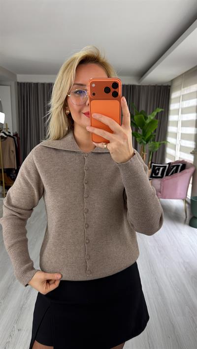 Polo Yaka Düğme Detaylı Bej Triko