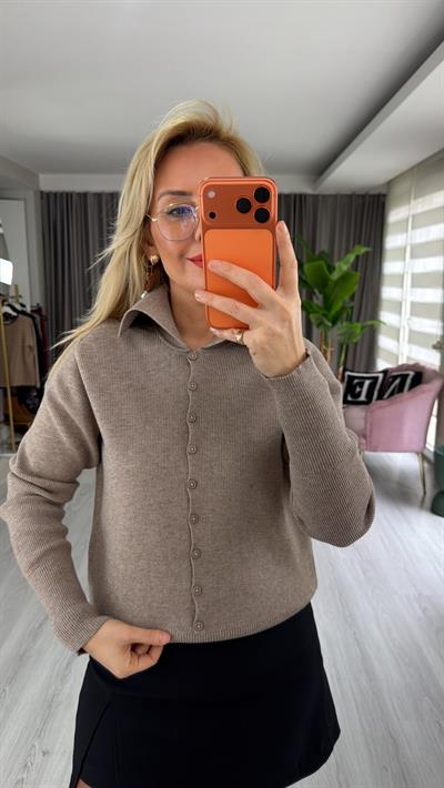 Polo Yaka Düğme Detaylı Bej Triko
