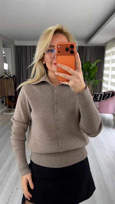 Polo Yaka Düğme Detaylı Bej Triko