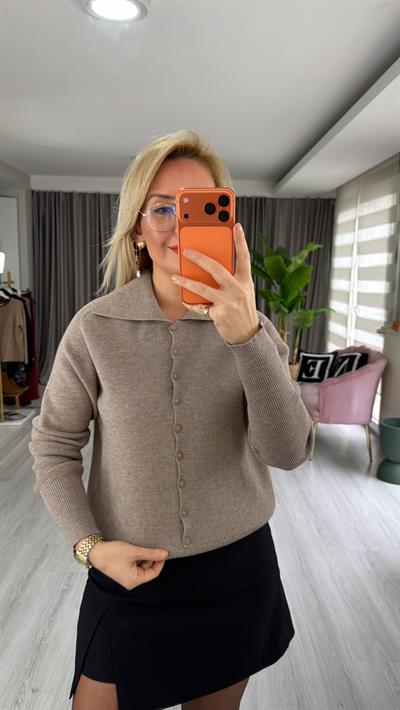 Polo Yaka Düğme Detaylı Bej Triko