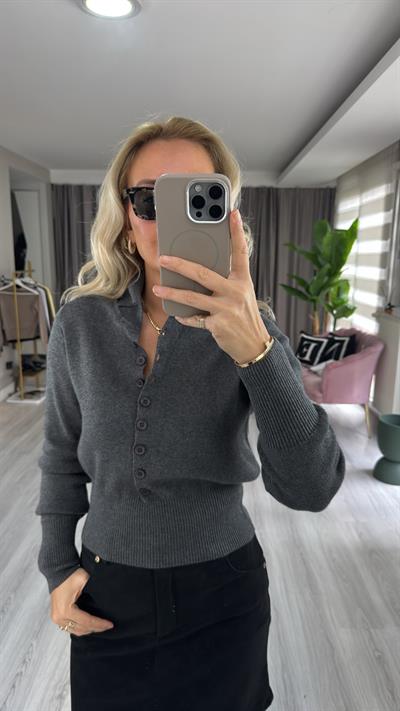 Polo Yaka Düğme Detaylı Gri Dilvin Triko    