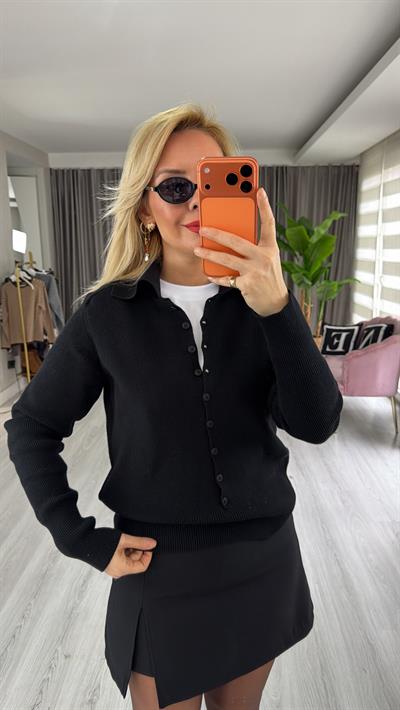 Polo Yaka Düğme Detaylı Siyah Triko