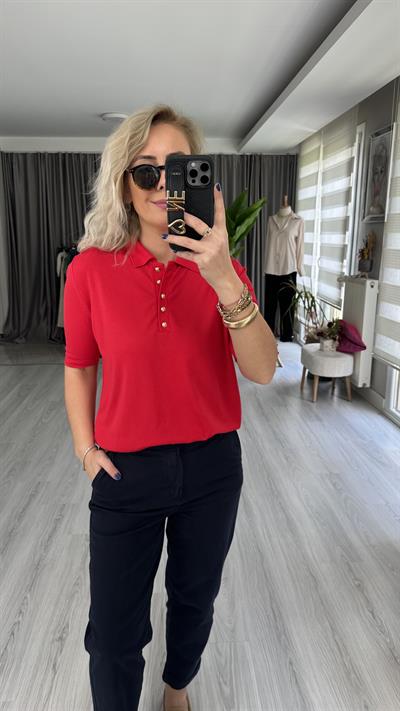 POLO YAKA, DÜĞMELİ, KISAKOL, KIRMIZI TRİKO