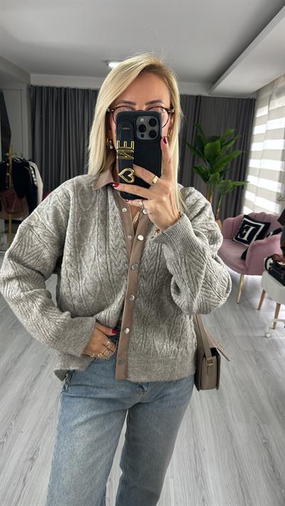 Polo Yaka Garnili Çıtçıt Detay Vizon Hırka