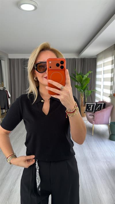 Polo Yaka Gold Düğme Detaylı İpek Dokuda Siyah Triko 