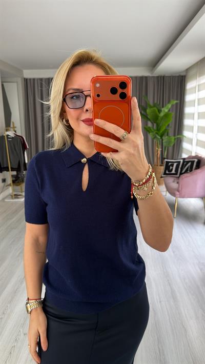 Polo Yaka Gold Düğme Detaylı İpek Dokuda Lacivert Triko 