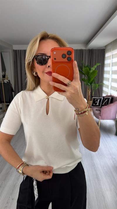 Polo Yaka Gold Düğme Detaylı İpek Dokuda Ekru Triko 